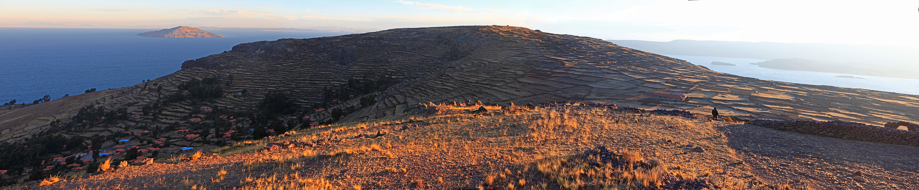 Les ilots du lac ne sont pas plats ce qui met l'altitude maximum à environ 4000m !